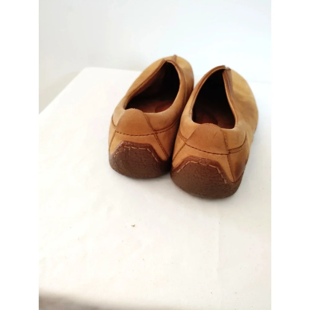 Born Shoes Women 8.5M Tan Nubuck Leather Comfort Slip On Split Toe Clogs Loafers